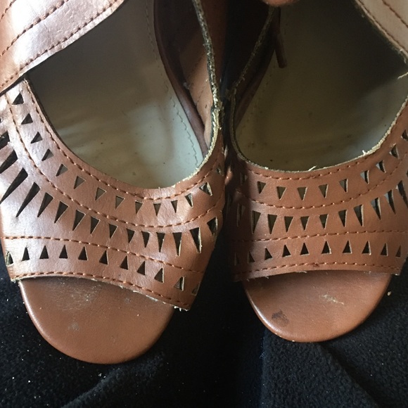 🚨 5/$20 Adorable lace up wedge sandal booties - Picture 5 of 10